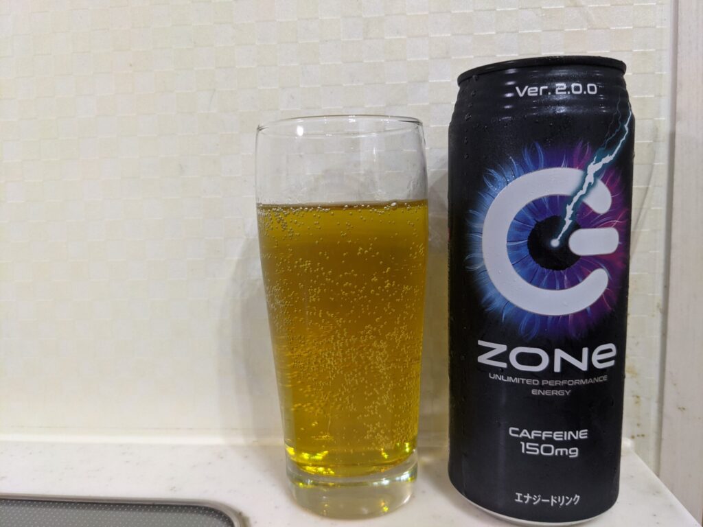 ZONe Ver.2.0.0が入ったグラスとその缶