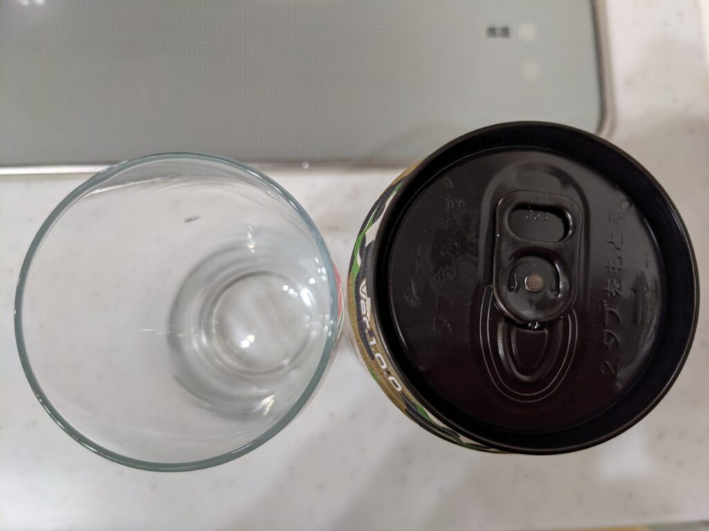 グラスと缶の「ゾーンインビジブルスナイパー」の上部
