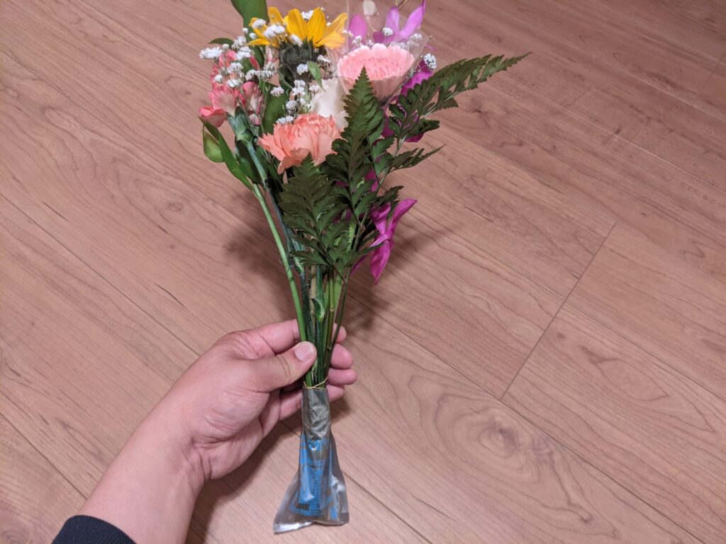 【ma fleur】マ・フルールで届いた花を取り出したところ